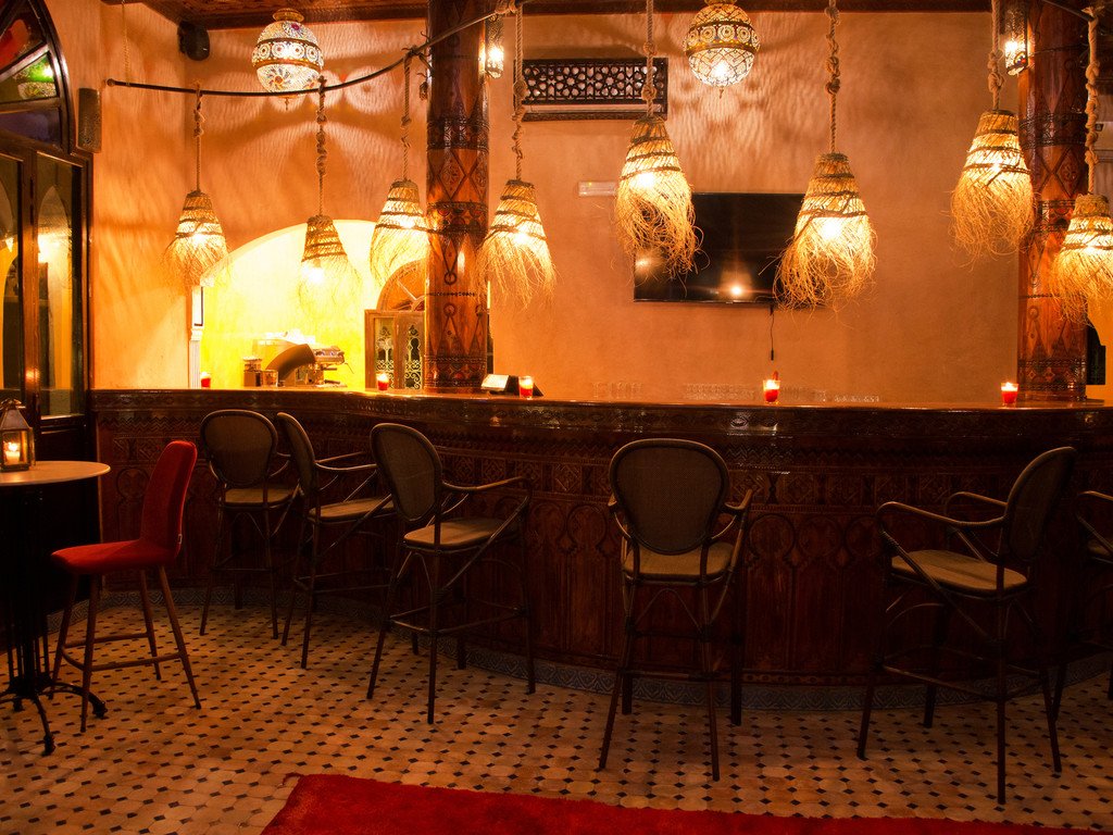 Bar & Lounge